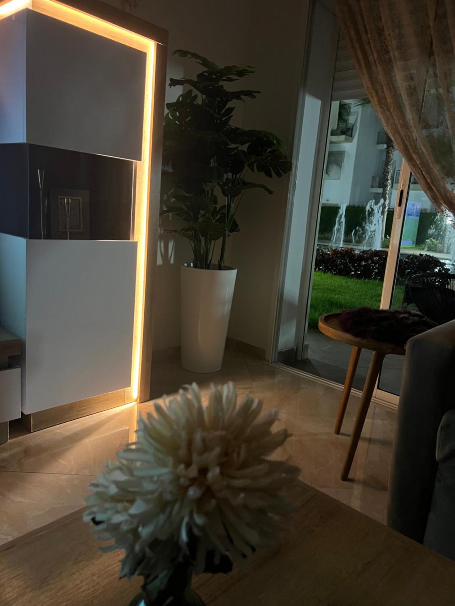부즈니카 Apparemment De Luxe Vue Piscine 아파트 외부 사진